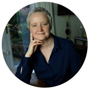 Dr Julie Scanlon